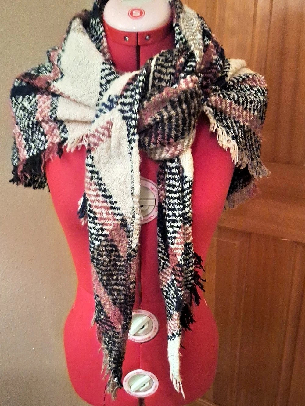 D&Y Plaid Scarf in Black & Pink Like New